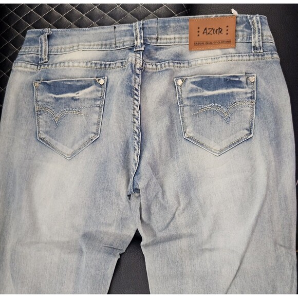 Juniors Size 13-14 Light Wash Distressed Capris Cuffed, Embroidered Pockets - Picture 2 of 10